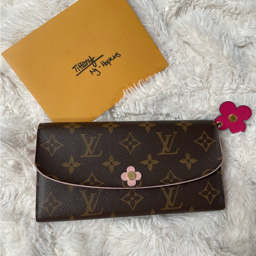 SOLD Portefeuille Emily Flower Charm Pink Bifold Long Wallet